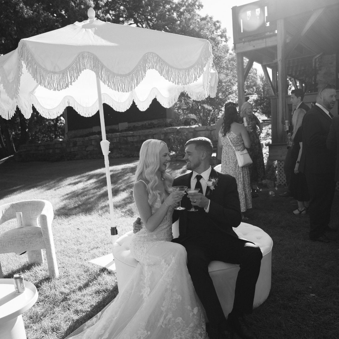 9’ White Fringe Umbrella with Base