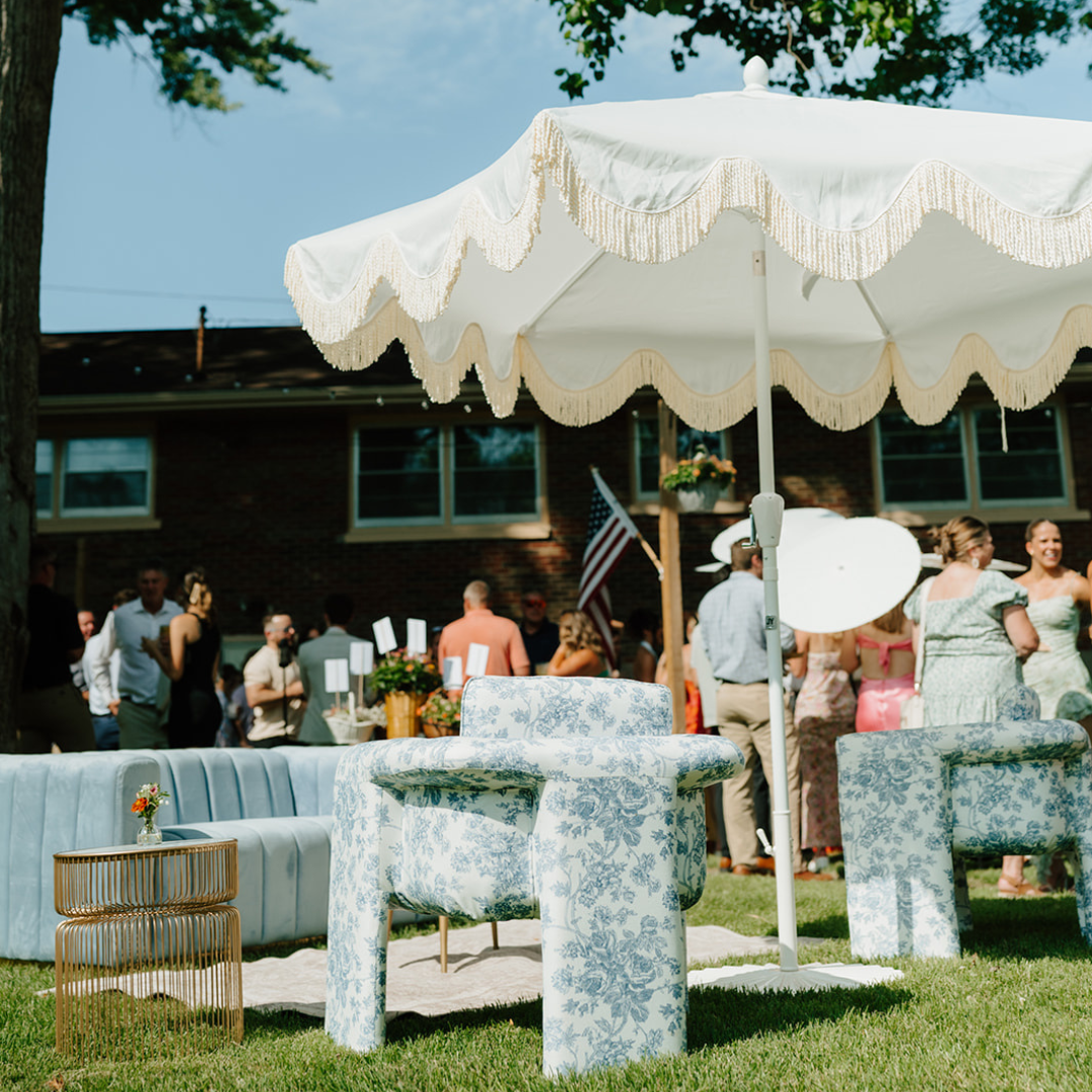 9’ White Fringe Umbrella with Base